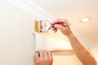 Pose de papier peint au Roulier — revêtements muraux et toiles de verre
